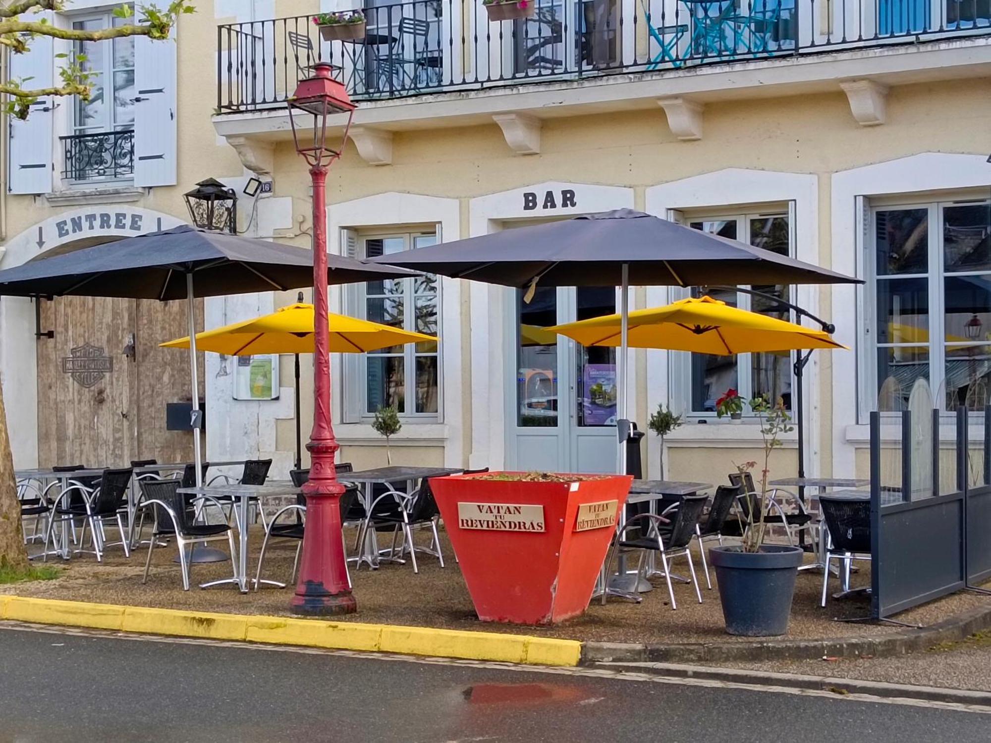 Hotel De France Vatan Bagian luar foto